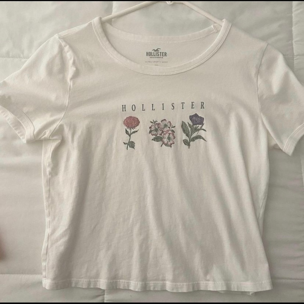 hollister crop tee
